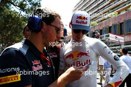 Daniil Kvyat (RUS) Scuderia Toro Rosso on the grid. 28.05.2017. Formula 1 World Championship, Rd 6, Monaco Grand Prix, Monte Carlo, Monaco, Race Day.