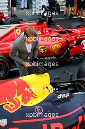 Nico Rosberg (GER) takes a look at the Red Bull Racing RB13 of third placed Daniel Ricciardo (AUS) Red Bull Racing in parc ferme. 28.05.2017. Formula 1 World Championship, Rd 6, Monaco Grand Prix, Monte Carlo, Monaco, Race Day.