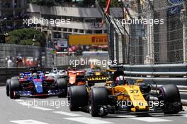 Nico Hulkenberg (GER) Renault Sport F1 Team RS17 at the start of the race. 28.05.2017. Formula 1 World Championship, Rd 6, Monaco Grand Prix, Monte Carlo, Monaco, Race Day.