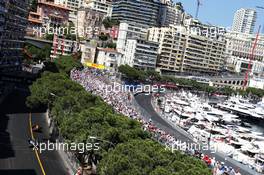 Daniel Ricciardo (AUS) Red Bull Racing RB13 leads Valtteri Bottas (FIN) Mercedes AMG F1 W08. 28.05.2017. Formula 1 World Championship, Rd 6, Monaco Grand Prix, Monte Carlo, Monaco, Race Day.