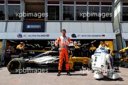 Jolyon Palmer (GBR) Renault Sport F1 Team with characters from Star Wars to celebrate 40 years since the first film release. 28.05.2017. Formula 1 World Championship, Rd 6, Monaco Grand Prix, Monte Carlo, Monaco, Race Day.