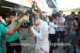 Valtteri Bottas (FIN) Mercedes AMG F1 W08 celebrates with the team. 30.04.2017. Formula 1 World Championship, Rd 4, Russian Grand Prix, Sochi Autodrom, Sochi, Russia, Race Day.