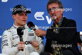 (L to R): Race winner Valtteri Bottas (FIN) Mercedes AMG F1 on the podium with Eddie Jordan (IRE). 30.04.2017. Formula 1 World Championship, Rd 4, Russian Grand Prix, Sochi Autodrom, Sochi, Russia, Race Day.