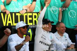 Lewis Hamilton (GBR) Mercedes AMG F1 W08 and Valtteri Bottas (FIN) Mercedes AMG F1 W08 celebrate with the team. 30.04.2017. Formula 1 World Championship, Rd 4, Russian Grand Prix, Sochi Autodrom, Sochi, Russia, Race Day.