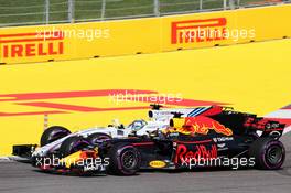 Daniel Ricciardo (AUS) Red Bull Racing RB13 and Felipe Massa (BRA) Williams FW40 at the start of the race. 30.04.2017. Formula 1 World Championship, Rd 4, Russian Grand Prix, Sochi Autodrom, Sochi, Russia, Race Day.