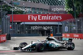 Lewis Hamilton (GBR) Mercedes AMG F1 W08.                                15.09.2017. Formula 1 World Championship, Rd 14, Singapore Grand Prix, Marina Bay Street Circuit, Singapore, Practice Day.