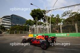 Daniel Ricciardo (AUS) Red Bull Racing  15.09.2017. Formula 1 World Championship, Rd 14, Singapore Grand Prix, Marina Bay Street Circuit, Singapore, Practice Day.