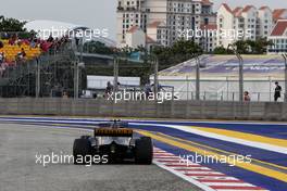 Jolyon Palmer (GBR) Renault Sport F1 Team RS17. 15.09.2017. Formula 1 World Championship, Rd 14, Singapore Grand Prix, Marina Bay Street Circuit, Singapore, Practice Day.