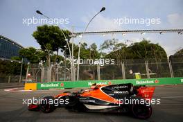 Stoffel Vandoorne (BEL) McLaren F1  15.09.2017. Formula 1 World Championship, Rd 14, Singapore Grand Prix, Marina Bay Street Circuit, Singapore, Practice Day.