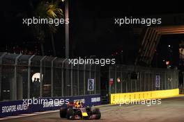 Max Verstappen (NLD) Red Bull Racing RB13.                                15.09.2017. Formula 1 World Championship, Rd 14, Singapore Grand Prix, Marina Bay Street Circuit, Singapore, Practice Day.