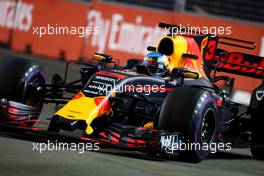 Daniel Ricciardo (AUS) Red Bull Racing  15.09.2017. Formula 1 World Championship, Rd 14, Singapore Grand Prix, Marina Bay Street Circuit, Singapore, Practice Day.