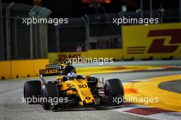 Jolyon Palmer (GBR) Renault Sport F1 Team RS17.                                15.09.2017. Formula 1 World Championship, Rd 14, Singapore Grand Prix, Marina Bay Street Circuit, Singapore, Practice Day.