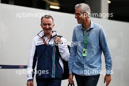 (L to R): Paddy Lowe (GBR) Williams Chief Technical Officer with Alessandro Alunni Bravi (ITA) Driver Manager. 15.09.2017. Formula 1 World Championship, Rd 14, Singapore Grand Prix, Marina Bay Street Circuit, Singapore, Practice Day.