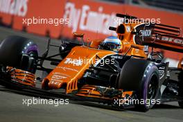 Fernando Alonso (ESP) McLaren F1  15.09.2017. Formula 1 World Championship, Rd 14, Singapore Grand Prix, Marina Bay Street Circuit, Singapore, Practice Day.