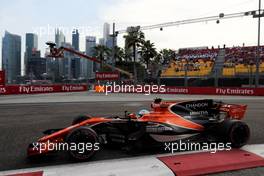 Fernando Alonso (ESP) McLaren MCL32. 15.09.2017. Formula 1 World Championship, Rd 14, Singapore Grand Prix, Marina Bay Street Circuit, Singapore, Practice Day.