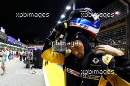 Jolyon Palmer (GBR) Renault Sport F1 Team on the grid. 17.09.2017. Formula 1 World Championship, Rd 14, Singapore Grand Prix, Marina Bay Street Circuit, Singapore, Race Day.