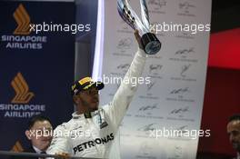 1st place Lewis Hamilton (GBR) Mercedes AMG F1 W08. 17.09.2017. Formula 1 World Championship, Rd 14, Singapore Grand Prix, Marina Bay Street Circuit, Singapore, Race Day.