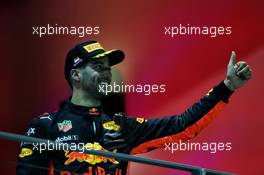 Daniel Ricciardo (AUS) Red Bull Racing celebrates his second position on the podium. 17.09.2017. Formula 1 World Championship, Rd 14, Singapore Grand Prix, Marina Bay Street Circuit, Singapore, Race Day.
