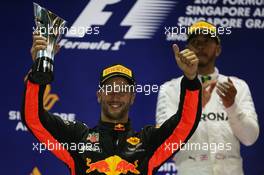 2nd place Daniel Ricciardo (AUS) Red Bull Racing RB13. 17.09.2017. Formula 1 World Championship, Rd 14, Singapore Grand Prix, Marina Bay Street Circuit, Singapore, Race Day.