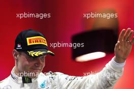 Valtteri Bottas (FIN) Mercedes AMG F1 celebrates his third position on the podium. 17.09.2017. Formula 1 World Championship, Rd 14, Singapore Grand Prix, Marina Bay Street Circuit, Singapore, Race Day.