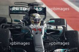 Race winner Lewis Hamilton (GBR) Mercedes AMG F1 W08 enters parc ferme. 17.09.2017. Formula 1 World Championship, Rd 14, Singapore Grand Prix, Marina Bay Street Circuit, Singapore, Race Day.