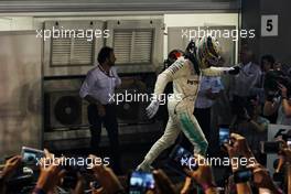 Race winner Lewis Hamilton (GBR) Mercedes AMG F1 celebrates in parc ferme.                                17.09.2017. Formula 1 World Championship, Rd 14, Singapore Grand Prix, Marina Bay Street Circuit, Singapore, Race Day.