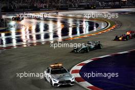 Lewis Hamilton (GBR) Mercedes AMG F1 W08 leads behind the FIA Safety Car.                                17.09.2017. Formula 1 World Championship, Rd 14, Singapore Grand Prix, Marina Bay Street Circuit, Singapore, Race Day.