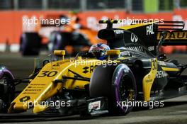 Jolyon Palmer (GBR) Renault Sport F1 Team RS17. 17.09.2017. Formula 1 World Championship, Rd 14, Singapore Grand Prix, Marina Bay Street Circuit, Singapore, Race Day.