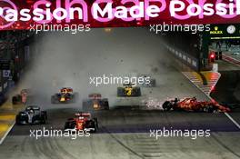 Sebastian Vettel (GER) Ferrari SF70H, Kimi Raikkonen (FIN) Ferrari SF70H, and Max Verstappen (NLD) Red Bull Racing RB13, crash at the start of the race. 17.09.2017. Formula 1 World Championship, Rd 14, Singapore Grand Prix, Marina Bay Street Circuit, Singapore, Race Day.