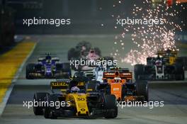 Jolyon Palmer (GBR) Renault Sport F1 Team RS17. 17.09.2017. Formula 1 World Championship, Rd 14, Singapore Grand Prix, Marina Bay Street Circuit, Singapore, Race Day.