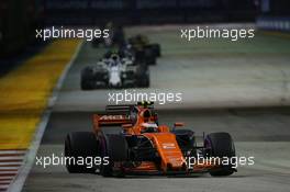 Stoffel Vandoorne (BEL) McLaren MCL32. 17.09.2017. Formula 1 World Championship, Rd 14, Singapore Grand Prix, Marina Bay Street Circuit, Singapore, Race Day.