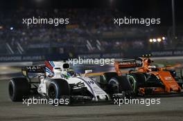 Felipe Massa (BRA) Williams FW40 and Stoffel Vandoorne (BEL) McLaren MCL32. 17.09.2017. Formula 1 World Championship, Rd 14, Singapore Grand Prix, Marina Bay Street Circuit, Singapore, Race Day.