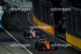 Stoffel Vandoorne (BEL) McLaren MCL32. 17.09.2017. Formula 1 World Championship, Rd 14, Singapore Grand Prix, Marina Bay Street Circuit, Singapore, Race Day.
