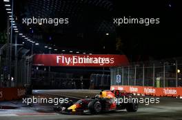 Daniel Ricciardo (AUS) Red Bull Racing RB13. 17.09.2017. Formula 1 World Championship, Rd 14, Singapore Grand Prix, Marina Bay Street Circuit, Singapore, Race Day.