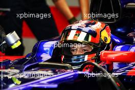 Daniil Kvyat (RUS) Scuderia Toro Rosso STR12. 16.09.2017. Formula 1 World Championship, Rd 14, Singapore Grand Prix, Marina Bay Street Circuit, Singapore, Qualifying Day.