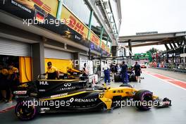 Nico Hulkenberg (GER) Renault Sport F1 Team RS17.                                16.09.2017. Formula 1 World Championship, Rd 14, Singapore Grand Prix, Marina Bay Street Circuit, Singapore, Qualifying Day.