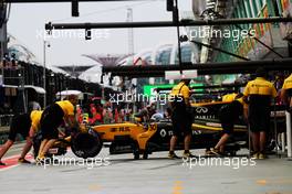 Jolyon Palmer (GBR) Renault Sport F1 Team RS17. 16.09.2017. Formula 1 World Championship, Rd 14, Singapore Grand Prix, Marina Bay Street Circuit, Singapore, Qualifying Day.