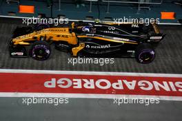 Jolyon Palmer (GBR) Renault Sport F1 Team RS17.                                16.09.2017. Formula 1 World Championship, Rd 14, Singapore Grand Prix, Marina Bay Street Circuit, Singapore, Qualifying Day.