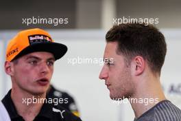 (L to R): Max Verstappen (NLD) Red Bull Racing with Stoffel Vandoorne (BEL) McLaren on the drivers parade. 17.09.2017. Formula 1 World Championship, Rd 14, Singapore Grand Prix, Marina Bay Street Circuit, Singapore, Race Day.