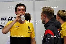 (L to R): Jolyon Palmer (GBR) Renault Sport F1 Team with Kevin Magnussen (DEN) Haas F1 Team on the drivers parade. 17.09.2017. Formula 1 World Championship, Rd 14, Singapore Grand Prix, Marina Bay Street Circuit, Singapore, Race Day.