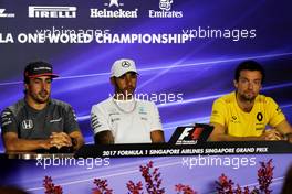 The FIA Press Conference (L to R): Fernando Alonso (ESP) McLaren; Lewis Hamilton (GBR) Mercedes AMG F1; Jolyon Palmer (GBR) Renault Sport F1 Team. 14.09.2017. Formula 1 World Championship, Rd 14, Singapore Grand Prix, Marina Bay Street Circuit, Singapore, Preparation Day.