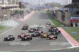 Race 2, Start of the race 16.04.2017. FIA Formula 2 Championship, Rd 1, Sakhir, Bahrain, Sunday.