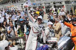 Race winner Brendon Hartley (NZL) #02 Porsche LMP Team, Porsche 919 Hybrid, celebrates in parc ferme. 14.06.2017-18.06.2016 Le Mans 24 Hour Race 2017, Le Mans, France