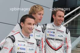 (L to R): Earl Bamber (NZL); Brendon Hartley (NZL); Timo Bernhard (GER) #02 Porsche LMP Team, Porsche 919 Hybrid. 14.04.2017. FIA World Endurance Championship, Round 1, Silverstone, England, Sunday.