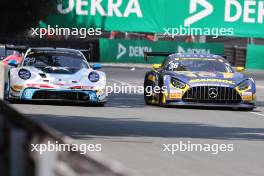 Christian Engelhart (D) (Toksport WRT - Porsche 911 GT3 R) und Arjun Maini (IND) (Mercedes-AMG Team HRT - Mercedes-AMG GT3 Evo) 09.07.2023, DTM Round 3, Norisring, Germany, Sunday