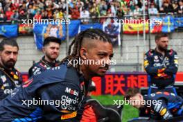 Red Bull Racing mechanics on the grid. 21.04.2024. Formula 1 World Championship, Rd 5, Chinese Grand Prix, Shanghai, China, Race Day.