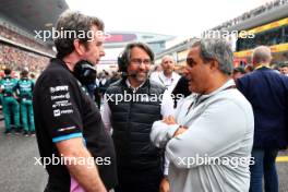 Bruno Famin (FRA) Alpine Motorsports Vice President and Alpine F1 Team Team Principal (Left) with Juan Pablo Montoya (COL) (Right) on the grid. 21.04.2024. Formula 1 World Championship, Rd 5, Chinese Grand Prix, Shanghai, China, Race Day.