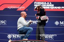 Circuit atmosphere - marriage proposal on the podium. 06.04.2024. Formula 1 World Championship, Rd 4, Japanese Grand Prix, Suzuka, Japan, Qualifying Day.
