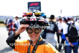 Circuit atmosphere - fan. 07.04.2024. Formula 1 World Championship, Rd 4, Japanese Grand Prix, Suzuka, Japan, Race Day.